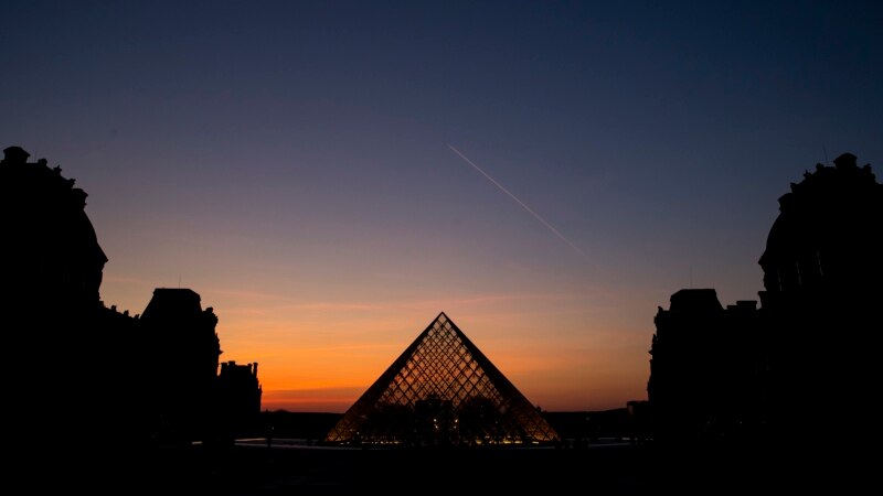 Paris: Muzeu Louvre mbyllet për shkak të protestave