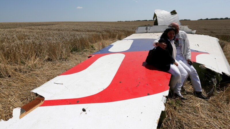 Maşgalalar we ýurtlar MH17 uçarynda ýogalanlary ýatlaýarlar