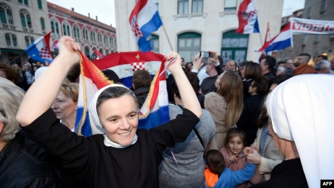 Protesti u Hrvatskoj protiv ratifikacije Konvencije uz tvrdnje da ona nameće “rodnu ideologiju”, Split 12. april 2018.