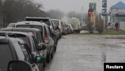 Cars queue outside a petrol station in Yevpatoriya, Crimea, on November 25.