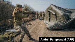 Militari români ridică un spital de campanie în apropierea Bucureștiului, 20 martie 2020