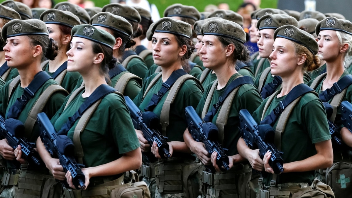 Кожна третя – офіцер або сержант. Як служать 25 тисяч жінок в українській  армії