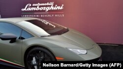 "Automobili Lamborghini" автоунааларынын бири. 