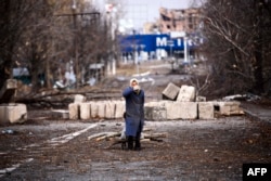 An elderly woman pulls a cart with firewood near the Donetsk airport in November.