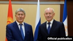 Алмазбек Атамбаев и Рустэм Хамитов, 22 июня 2017 г.