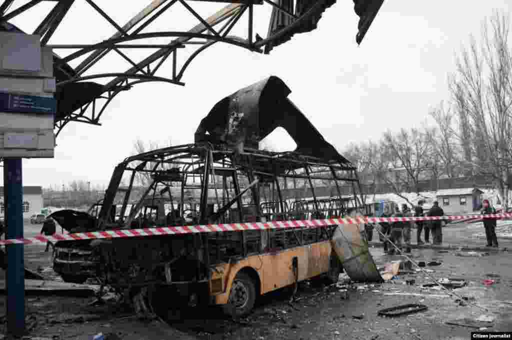 Donetsk, Ukrain. An artyllery shalling hit a bas station, four people were killed, five were injured.