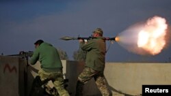 A member of Iraqi rapid response forces fires a rocket launcher during a battle with Islamic State militants in Mosul earlier this week. 