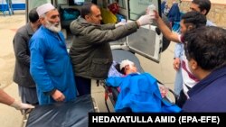 Աֆղանստան - Պայթյունի հետևանքով վիրավորված երեխային տեղափոխում են հիվանդանոց, Քաբուլ, 21-ը մարտի, 2019թ․