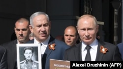 Владимир Путин и Биньямин Нетаньяху на акции "Бессмертный полк" на Красной площади в Москве. 9 мая 2018 года