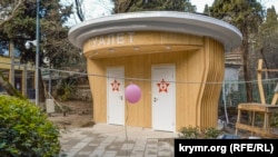 Туалет у відкритому після реконструкції Піонерському парку Ялти, 16 березня 2020 року