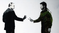 A mural by street artist Loretto depicts Ukraine's President Volodymyr Zelenskyy (right) and Russian President Vladimir Putin, in London in October 2022.
