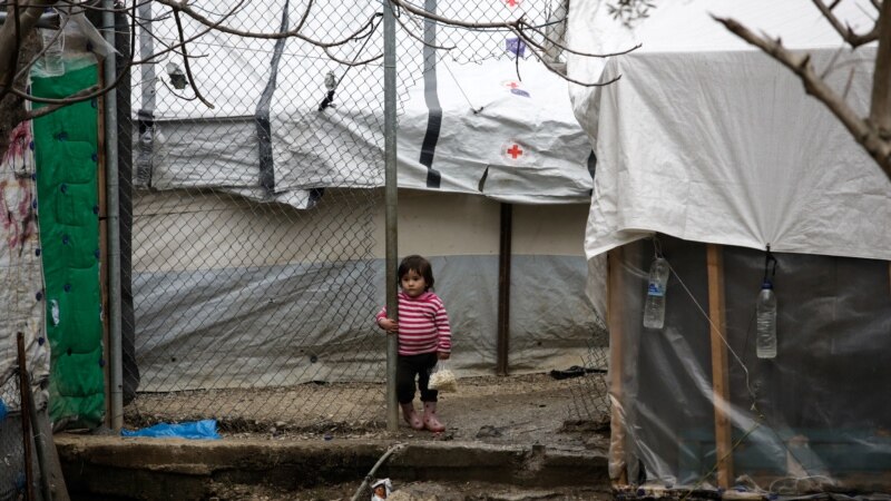 Greqi: Një tjetër kamp refugjatësh futet në karantinë
