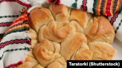 Леб питка во Бугарија за Божиќ со паричка внатре за среќа и просперитет