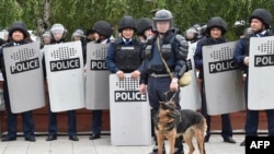 Казакстан. Полиция митингдин катышуучуларын көзөмөлдөп турат. 9-июнь, 2019-жыл.
