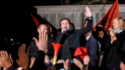 Aljbin Kurti, lider Samoopredeljenja, na predizbornom skupu u Prištini nakon izborne pobede 6. oktobra 2019.