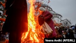 Beograd: Paljenje Badnjaka uprkos pandemiji 