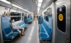 Пустые вагоны метро в Алматы. 25 апреля 2020 года.