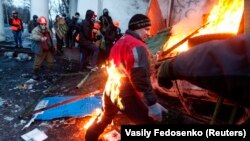 Столкновения демонстрантов с милицией на улицах Киева