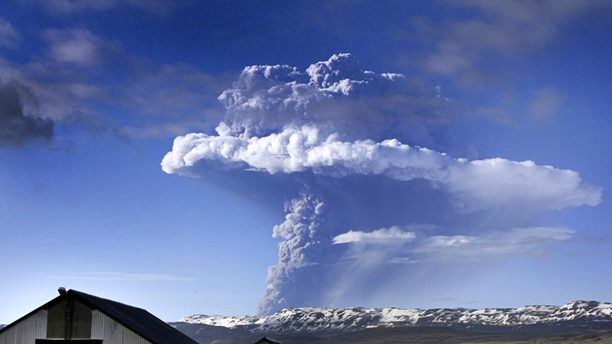 Iceland Ash Cloud Threatens More Flight Disruptions