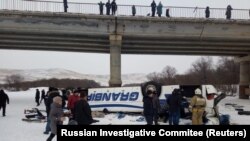 Ռուսաստան - Անդրբայկալյան երկրամասում կամրջից ընկած ավտոբուսը, 1-ը դեկտեմբերի, 2019թ․