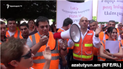 Երևան -- «Լիդիան Արմենիայի» աշխատակիցները կոչ են անում իշխանություններին բացել Ամուլսարի ճանապարհը, 2-ը հուլիսի, 2018թ․