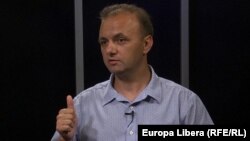 Ion Manole în studioul Europei Libere la Chișinău