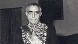 دکتر علی امینی، بگفته بسیاری، با فشار رابرت (باب) کندی بر محمدرضاشاه، به عنوان نخست وزیر بر ایران تحمیل شد