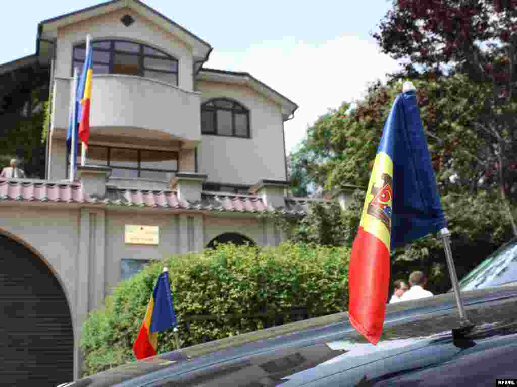 Noul Consulat al României de la Bălți - (Foto: Vasile Botnaru)