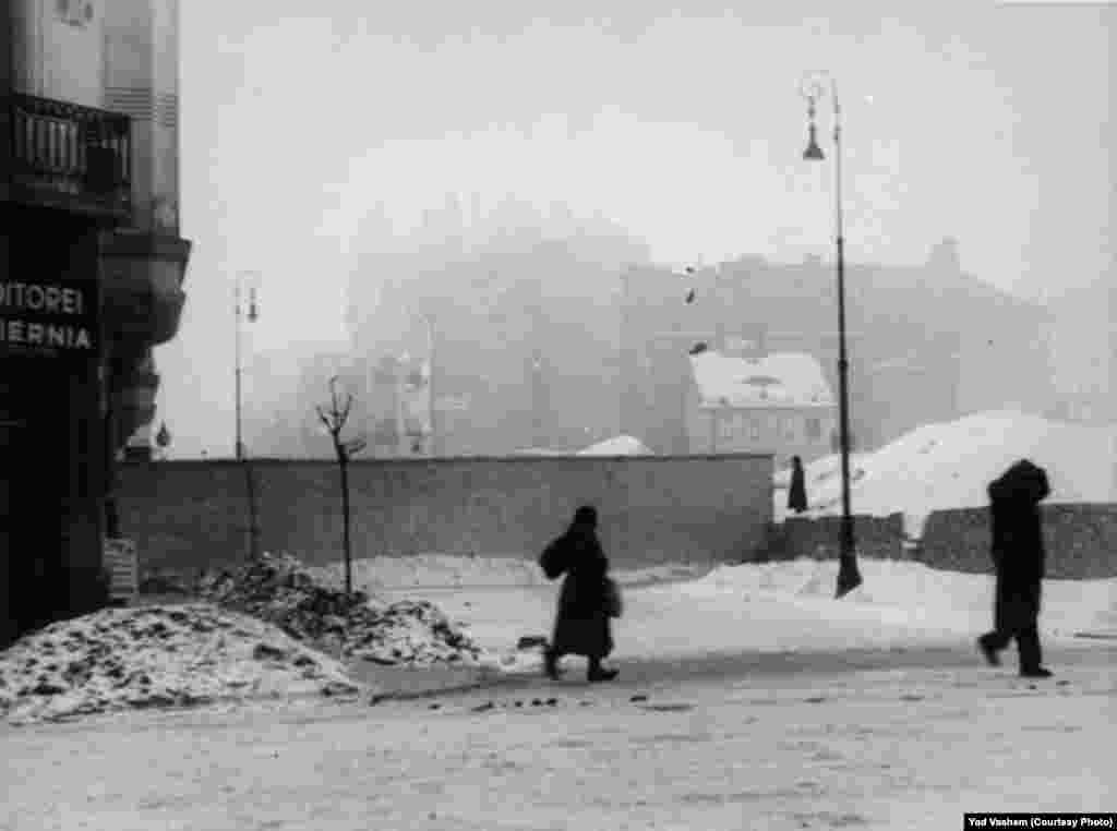 A snowy street in the ghetto