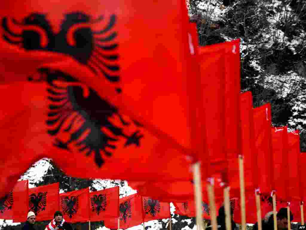 Дуввумин солгарди истиқлолияти Косово
