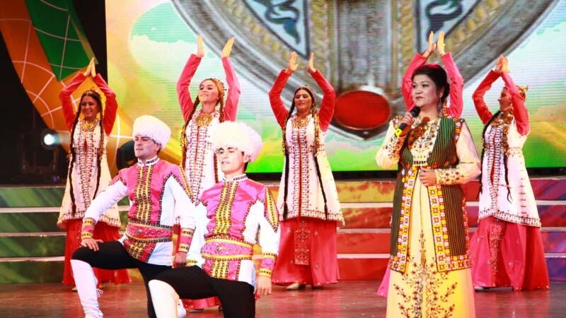 Diňle: Medeniýet işgärleri 27-nji sentýabra çenli 'semizligini düzetmeli'