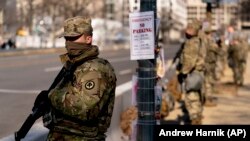 14 январ. Аъзои Гарди миллӣ амнияти бинои Конгрессро таъмин мекунанд
