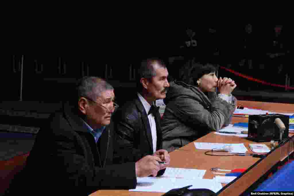 В соревнованиях не приняли участие спортсмены Эрмек Сакенов, Омурбек Малабеков, Азат Усеналиев, вошедшие в число 10 лучших боксеров по рейтингу международной ассоциации любительского бокса (AIBA). Также в чемпионате не участвовал бронзовый призер 17-х Азиатских игр Турат Осмонов.