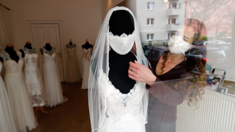 Всемирная мода на маски в эпоху коронавируса (фотогалерея)