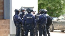 Поліція оточила місце проведення операції зі звільнення заручників у Луцьку