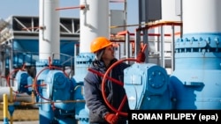По версии «Газпрома» в Украине оседает около 52,52 млн кубометров газа.  