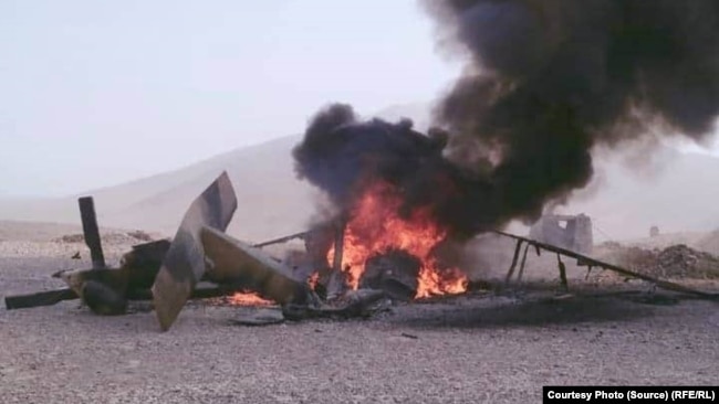 Az afgán légierő Black Hawk helikoptere először találatot kapott, majd kényszerleszállást hajtott végre Helmand tartományban, 2020. július 27-én.