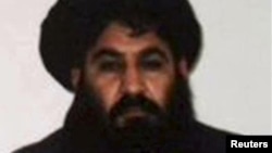 منصور در یک حمله طیاره بی‌پیلوت امریکایی کشته شد.