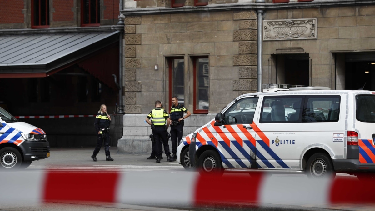 Police Suspect Double Stabbing In Amsterdam Station Was Terror Attack