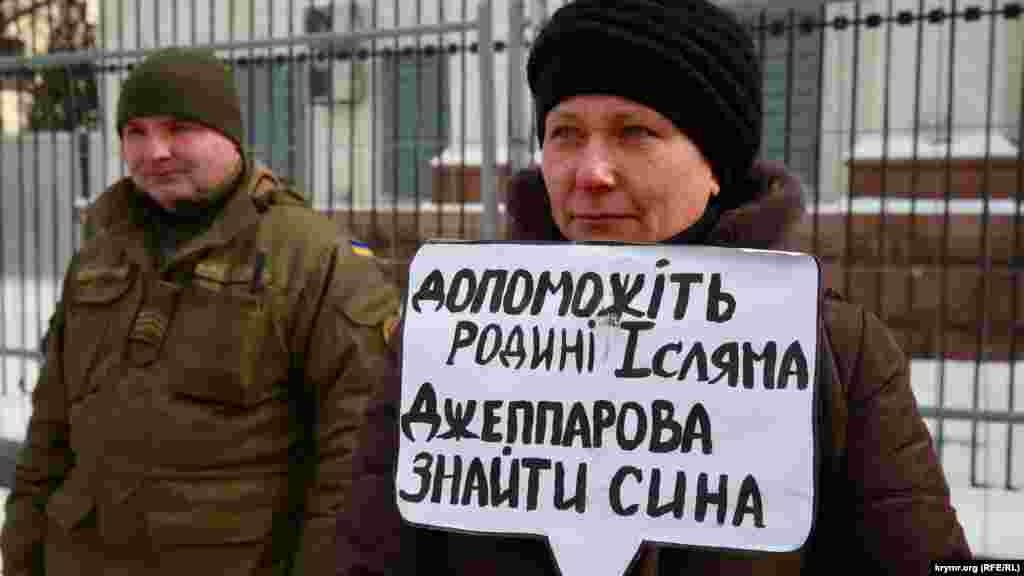 Организаторы отмечают, что по меньшей мере 64 человека удерживаются в России и аннексированном Крыму по сфабрикованным уголовным делам.
