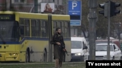 Bosniýanyň resmileri Mewlid Ýasarewiçiň yslam dininiň fundamentalist “Wahhabi” akymyna eýerijidigini aýdýarlar. 