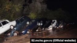 Криму, автомобілі, постраждалі від селевого потоку, на трасі «Грушівка – Судак», 19 серпня 2017 року