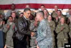 Барак Обама и командующий коалицией в Афганистане Джон Кэмпбелл