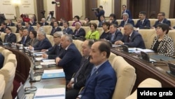 Депутаты парламента Казахстана на совместном заседании палат. Астана, 6 марта 2017 года.