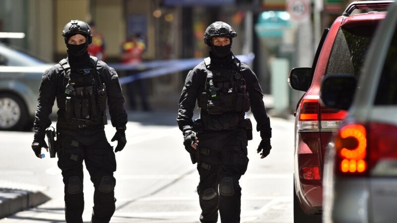 Policia australiane bastis transmetuesin ABC