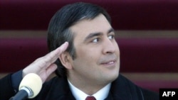 Михаил Саакашвили Грузия президенті ретінде инаугурациясын өткізіп тұр. Тбилиси, 25 қаңтар 2004 жыл.