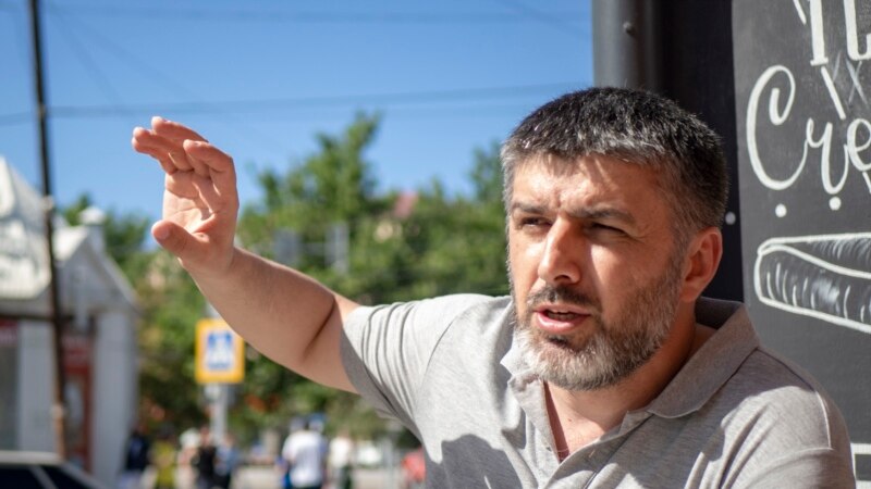 Врач из Дагестана провел пикет на крыше дома