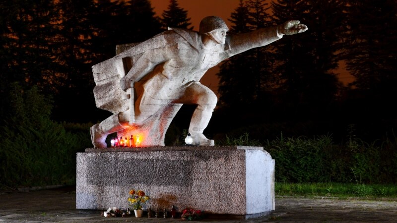 В Польше сносят 75 советских военных памятников