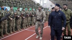 Ramzan Kadyrov Qroznı stadionunda hərbçilərlə 