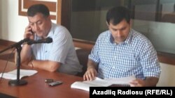 Rüfət Səfərov (sağda) və vəkili Bəhruz Bayramov